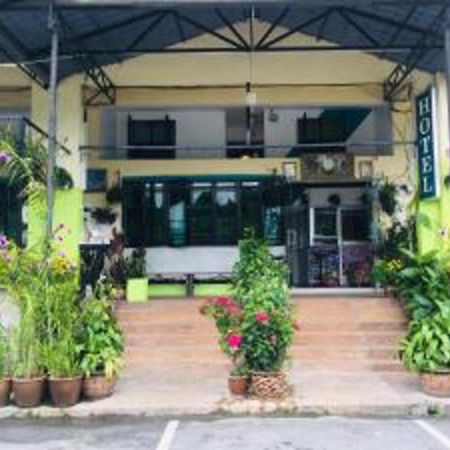 Oyo 90760 Lily Haven Hotel Tanah Rata Exterior foto